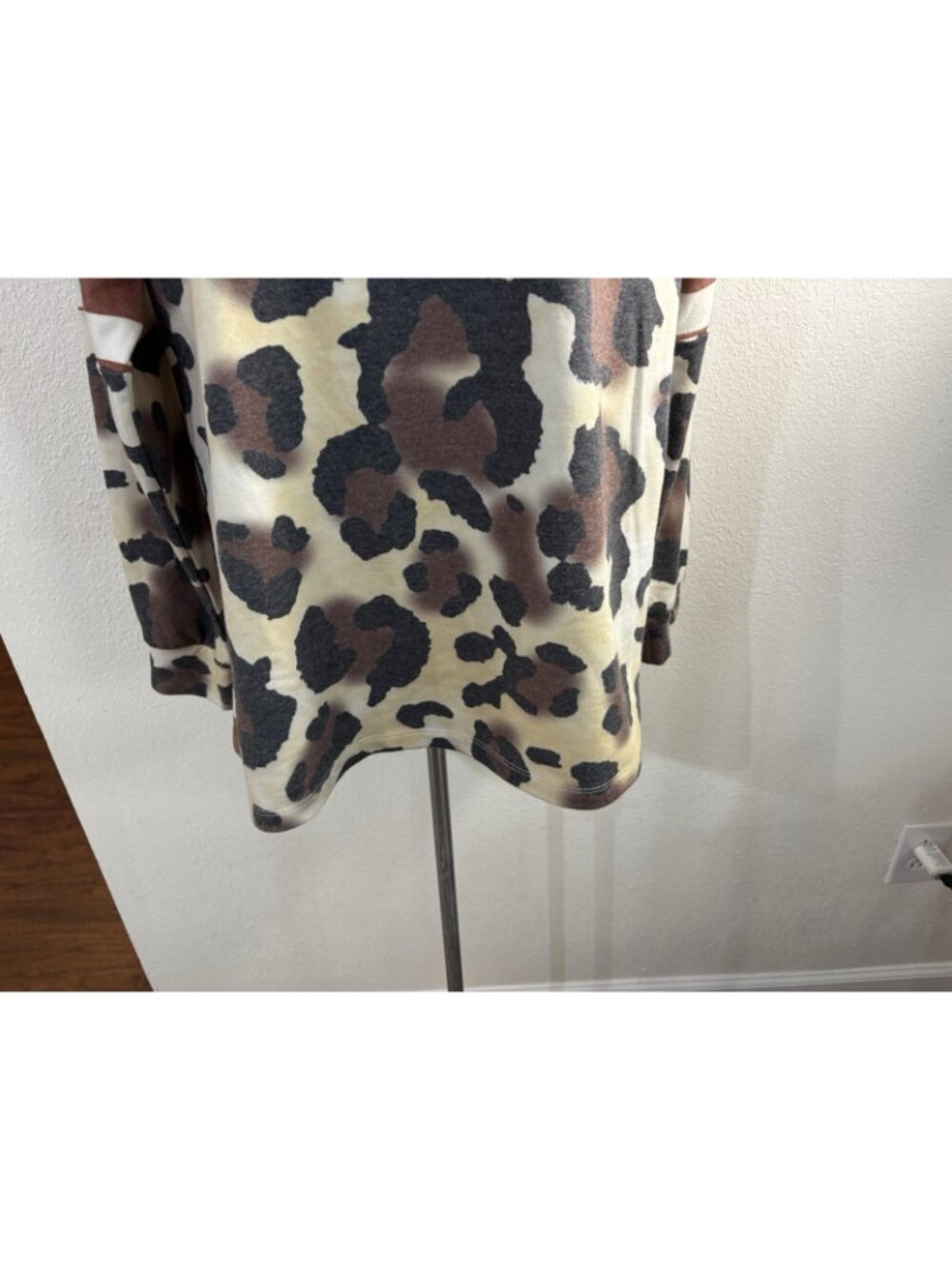 Womens Size M Top Long Sleeve Animal Print/ Striped Stretch - Picture 3 of 9